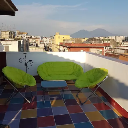 אכסניה Goldencube Vesuvio View נאפולי