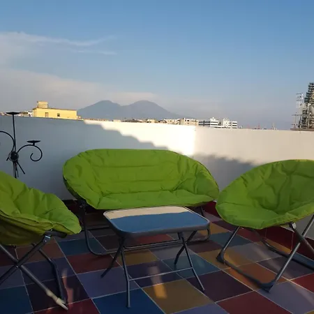 Goldencube Vesuvio View אכסניה נאפולי